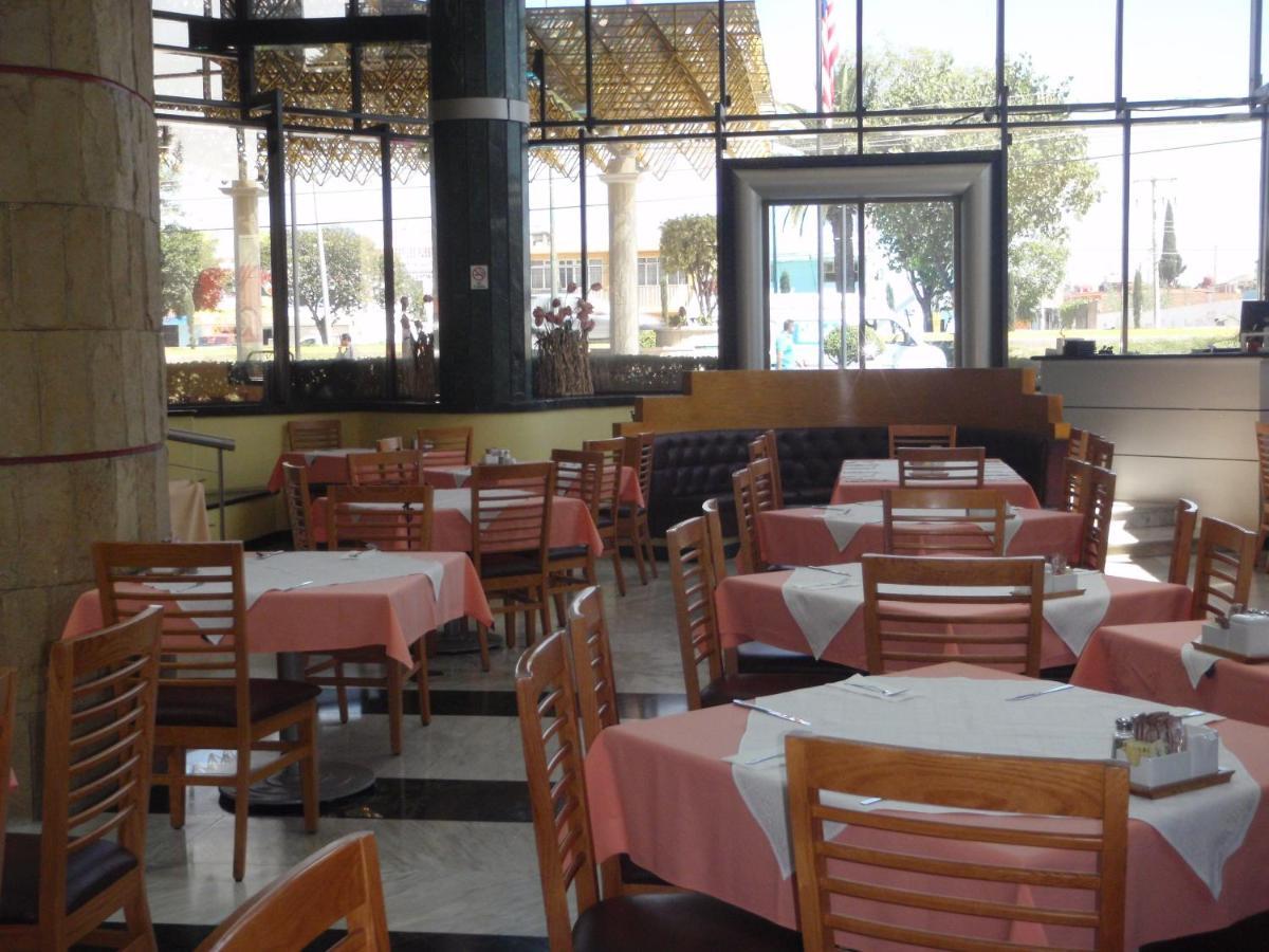 Hotel Plaza Las Fuentes Cuautlancingo Exterior foto