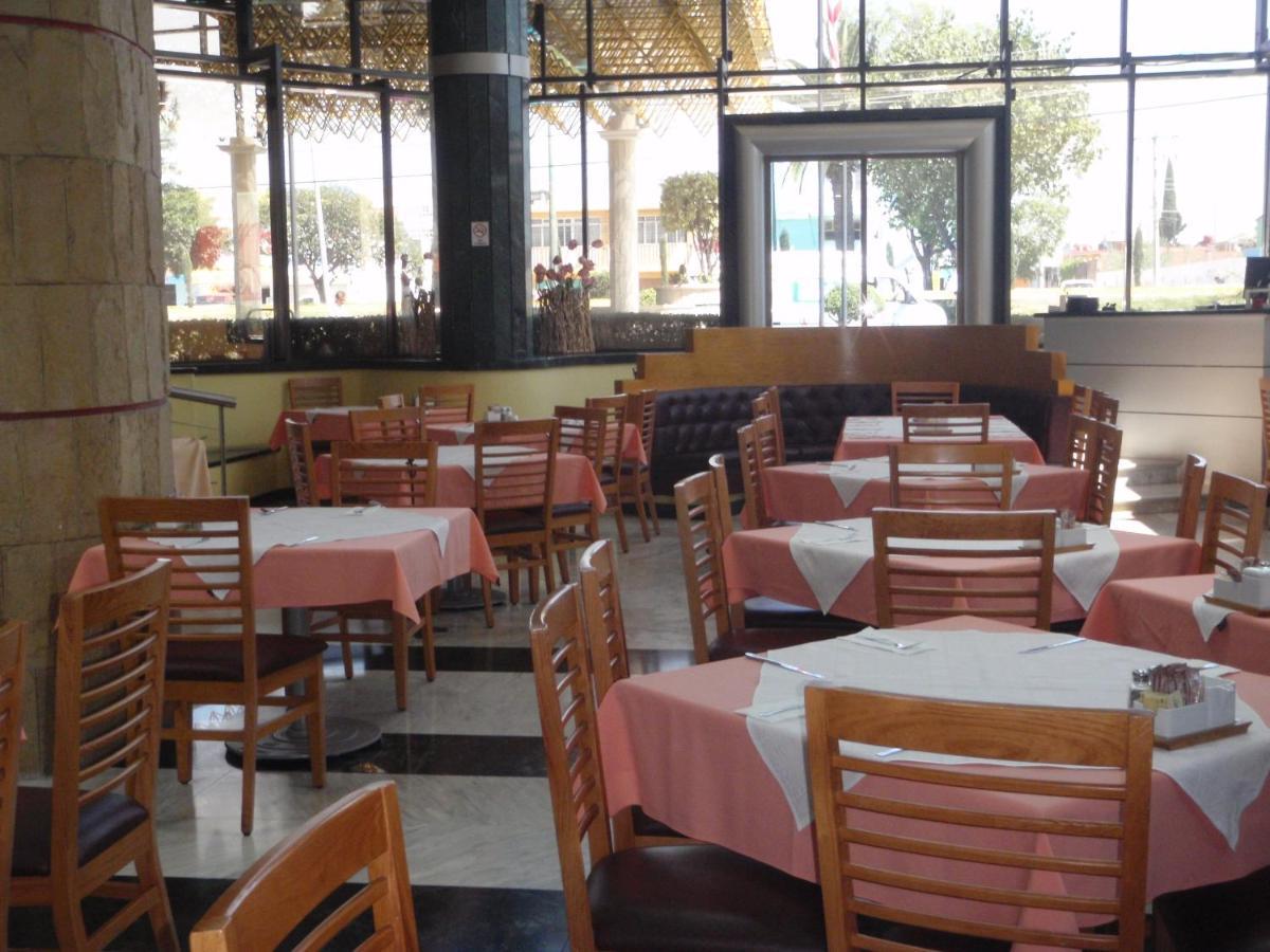 Hotel Plaza Las Fuentes Cuautlancingo Exterior foto