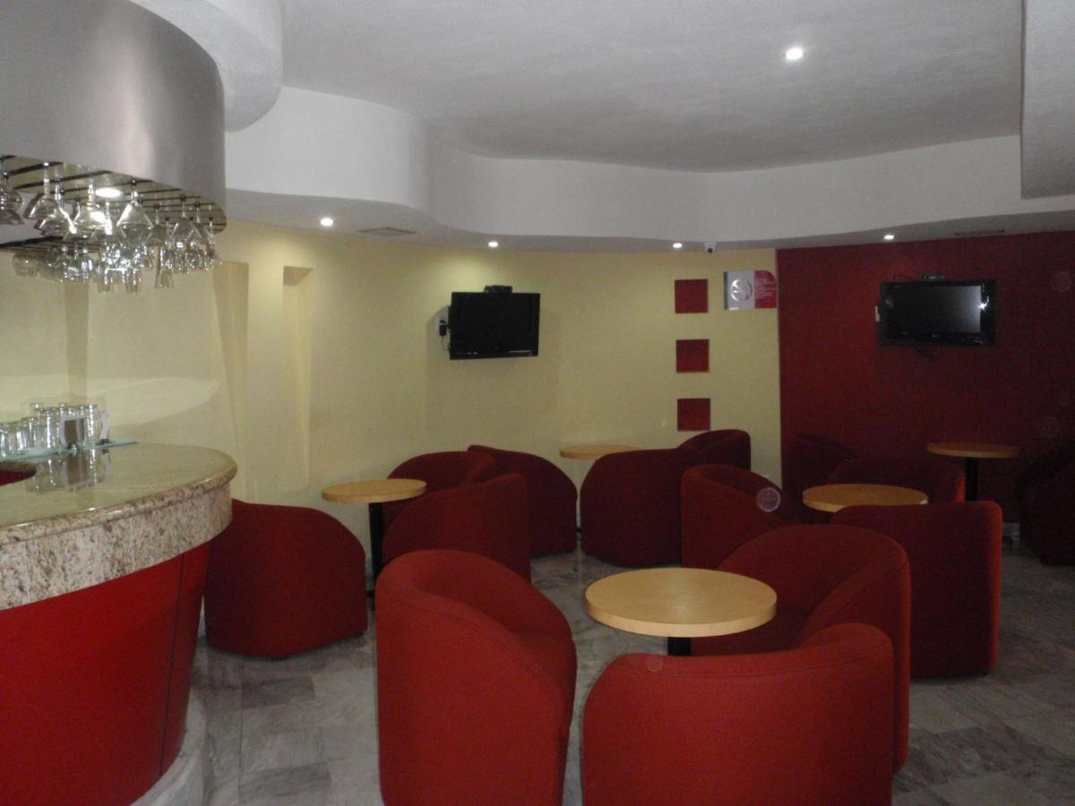 Hotel Plaza Las Fuentes Cuautlancingo Exterior foto