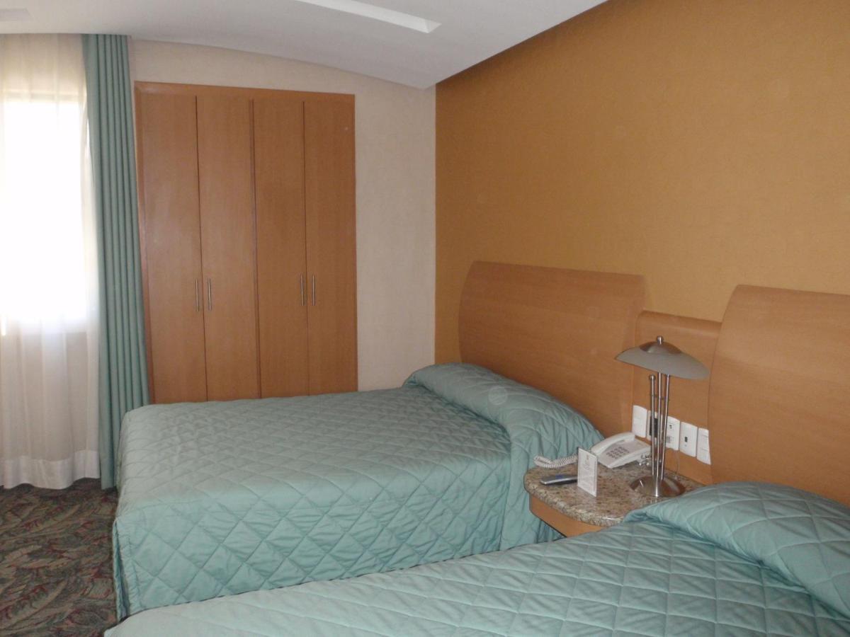 Hotel Plaza Las Fuentes Cuautlancingo Quarto foto