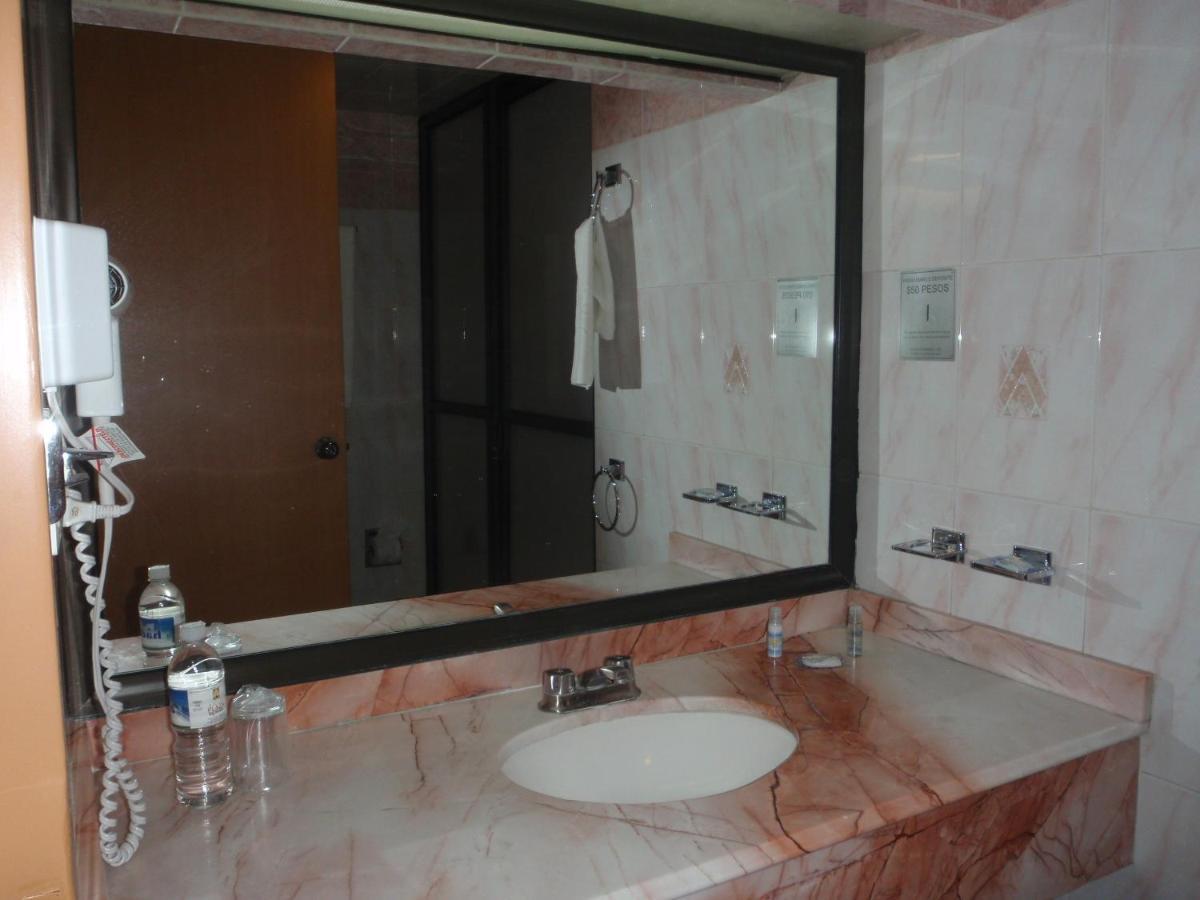 Hotel Plaza Las Fuentes Cuautlancingo Quarto foto
