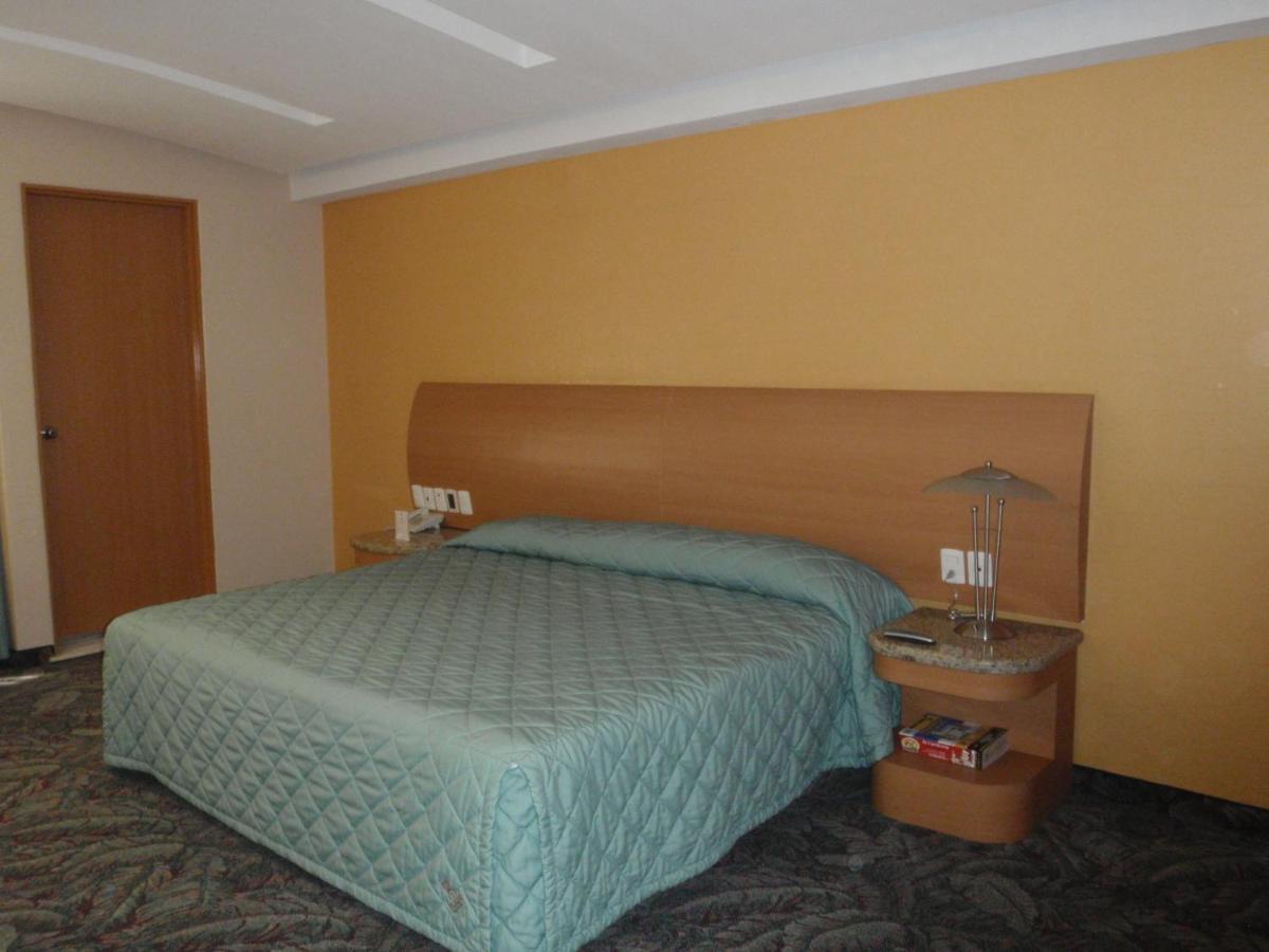 Hotel Plaza Las Fuentes Cuautlancingo Quarto foto