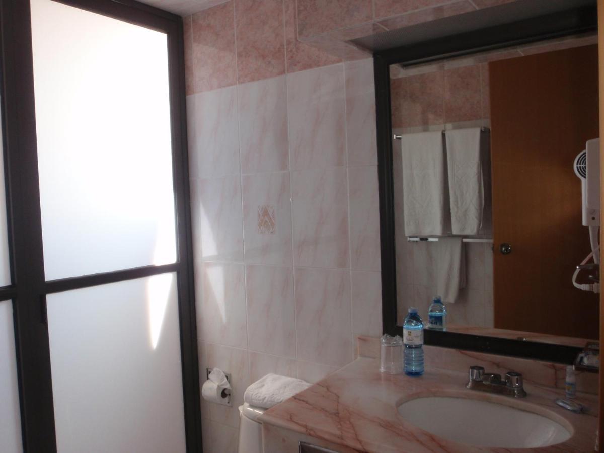 Hotel Plaza Las Fuentes Cuautlancingo Quarto foto